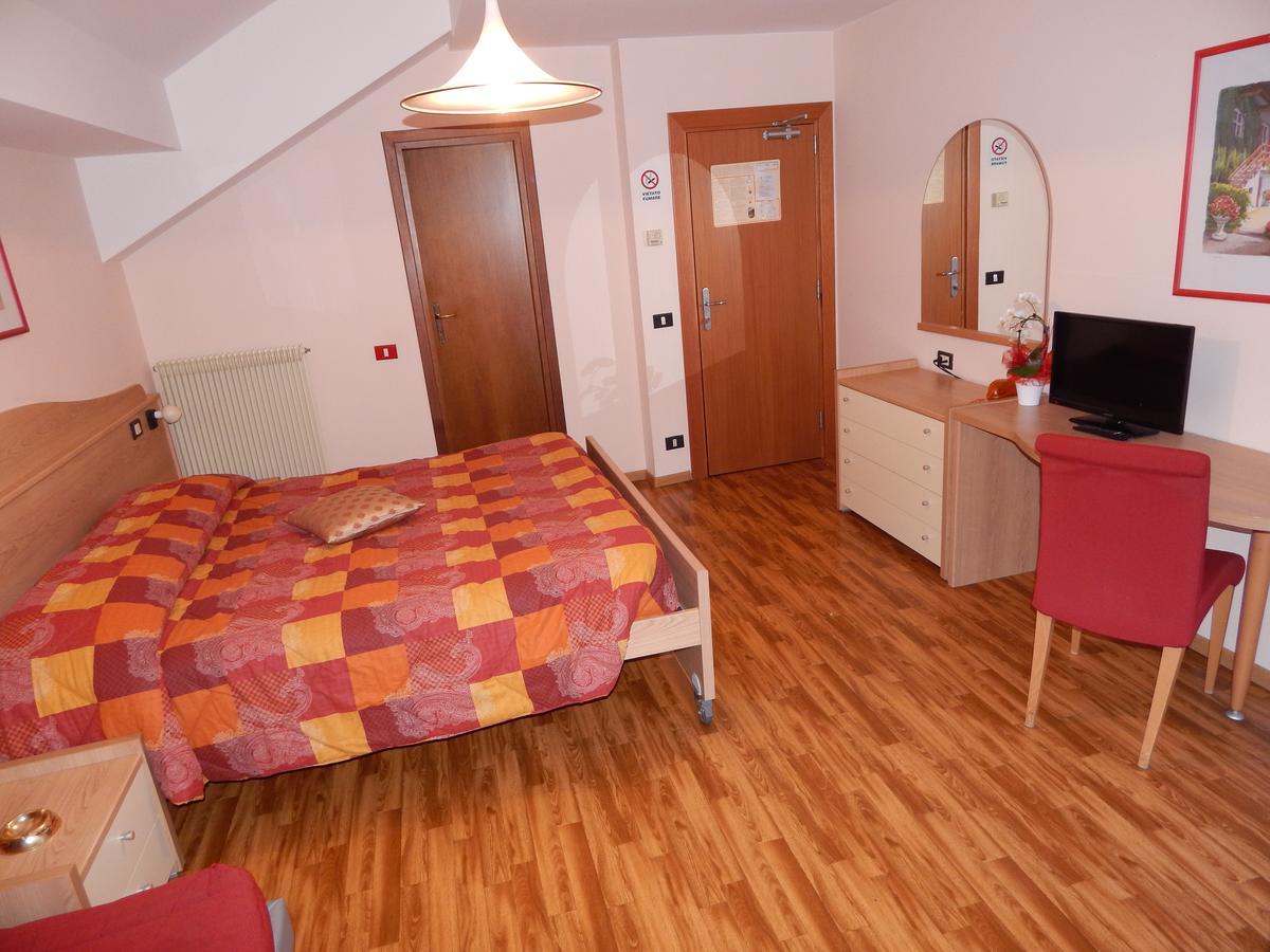 Albergo Ginevra Roncone Экстерьер фото